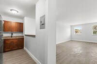 Building Photo - 1530 Crescent Cir