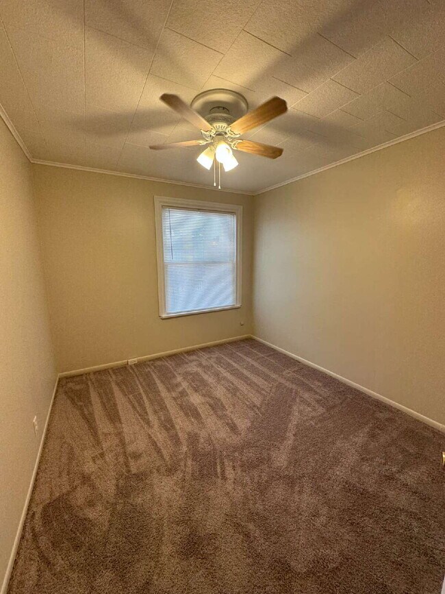 Building Photo - 3-Bedroom Duplex
