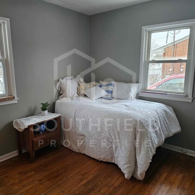 Building Photo - 5881 Elm St