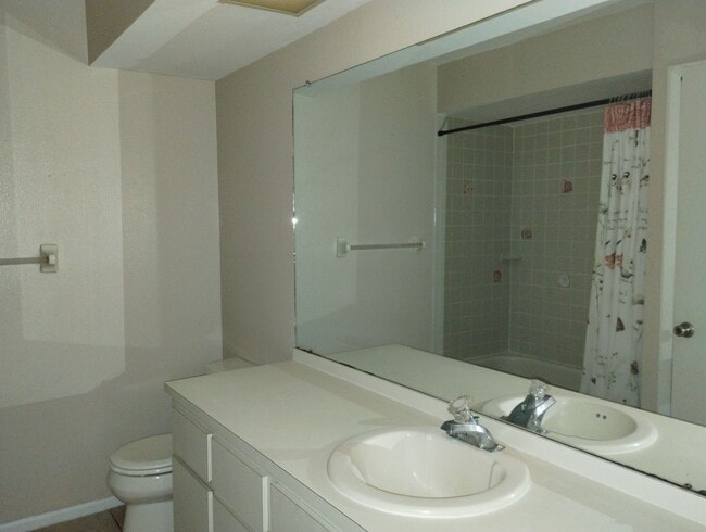 Building Photo - Spacious 3 Bedroom / 2 Bath Home with 2-Car Garage on Nearly ¼ Acre – Spring Hill Area