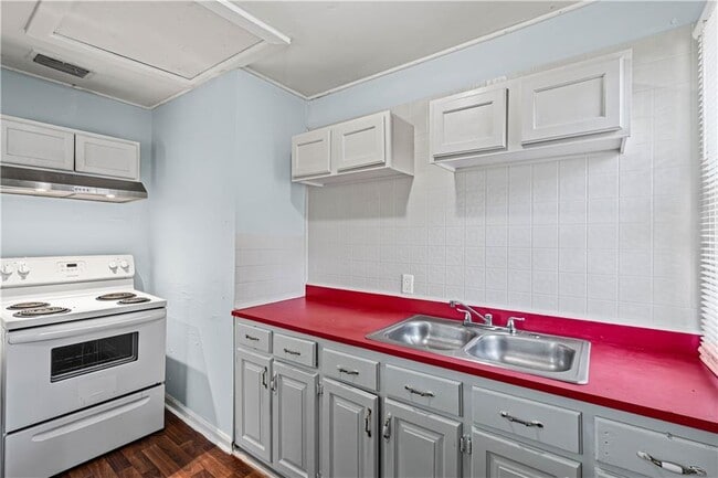 Building Photo - 2063 S Gimon Cir