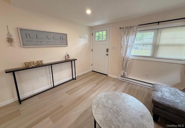 Building Photo - 129 Westbury Dr