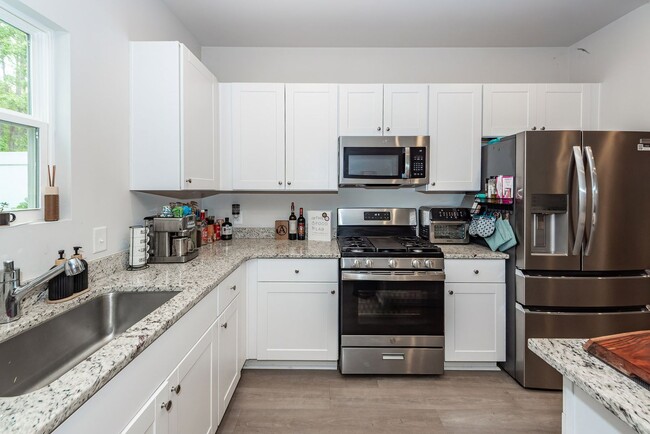 Building Photo - 3 Bedroom 2.5 Bath Single Family Home in W...