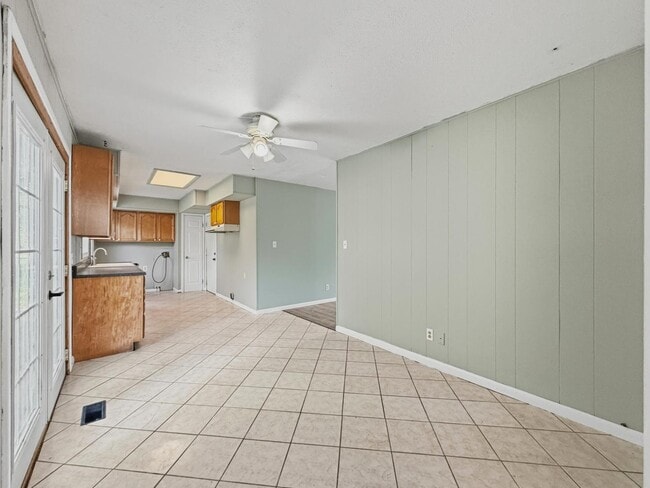 Building Photo - 836 Eastmont Dr