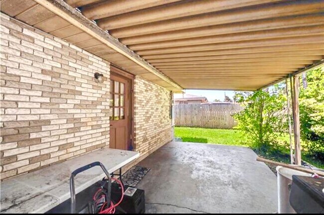 Building Photo - 1300 Belmont Pl
