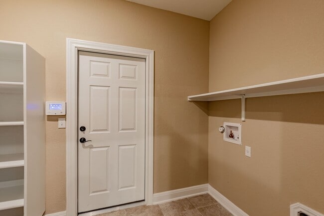 Building Photo - Beautiful 4BR / 2.5BA Home – Walk-In Closet, Covered Deck & Laundry Room