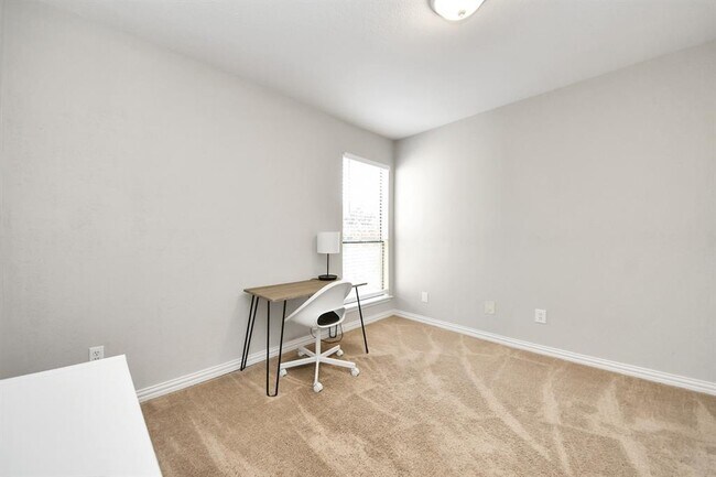 Building Photo - 5711 Sugar Hill Dr