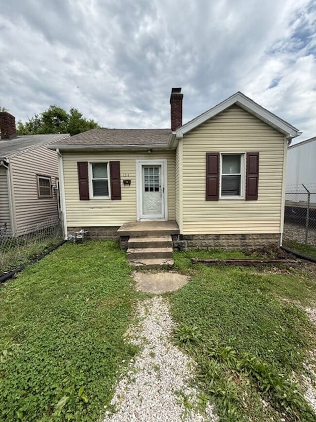 Building Photo - 1214 E Eichel Ave