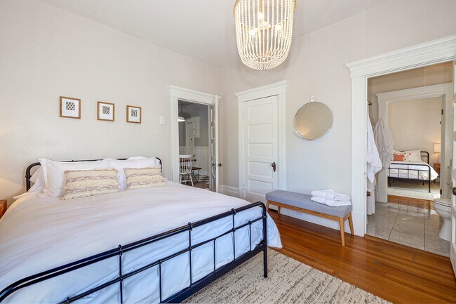 Building Photo - 131 N Main St