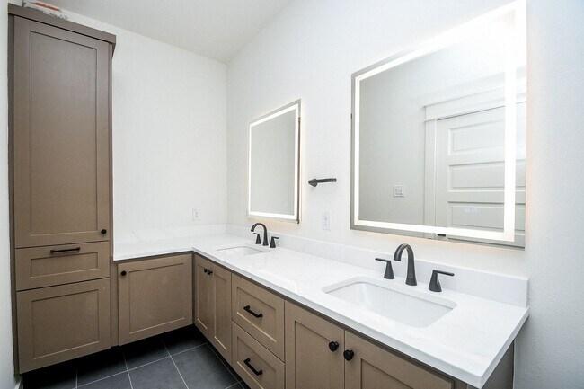 Building Photo - 4101 Victoria