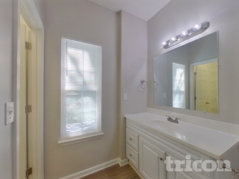 Building Photo - 1526 Jeffrey Bryan Dr