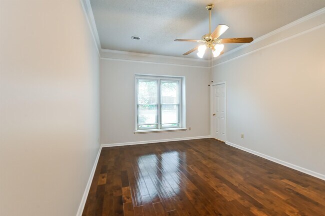 Building Photo - 7073 Gleneagles Dr