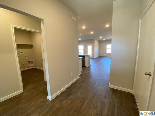 Building Photo - 154 Solitude Dr