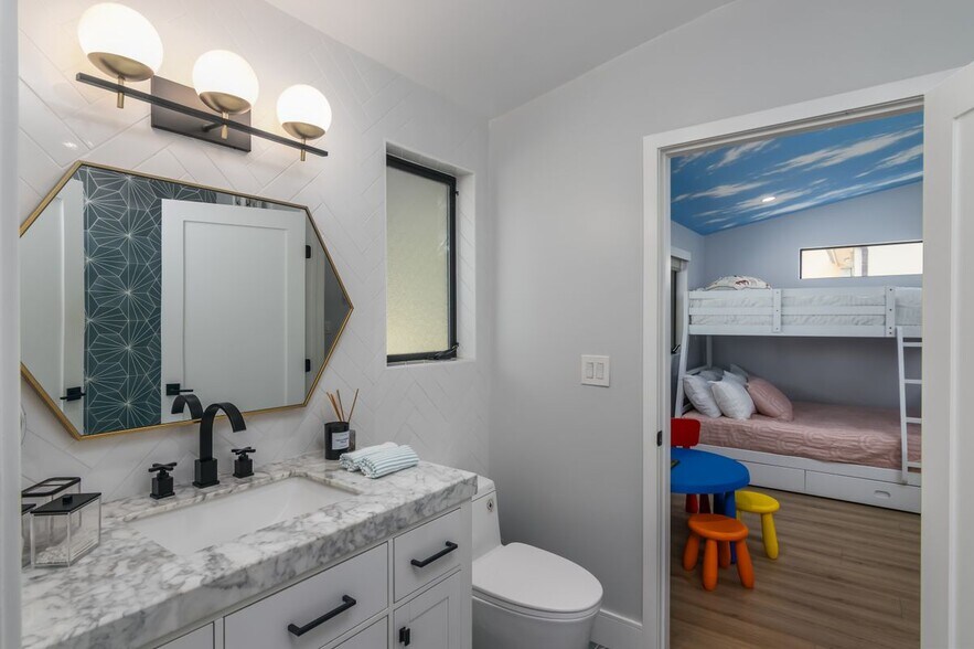 Building Photo - 4821 Heaven Ave