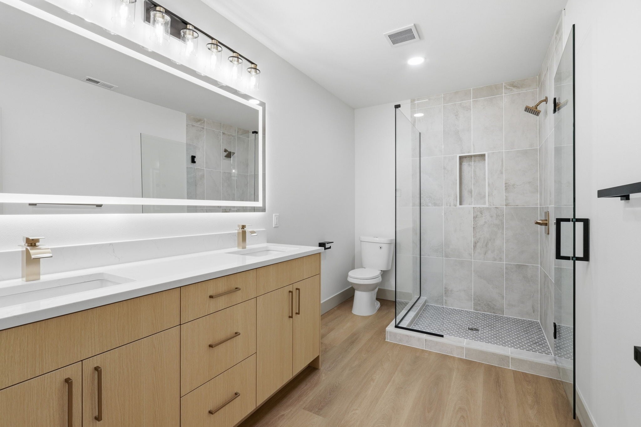 Building Photo - 437 NE Fargo St