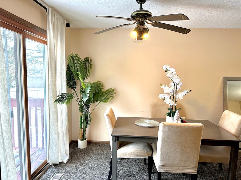 Dining Room - 8236 Douglas Cir N