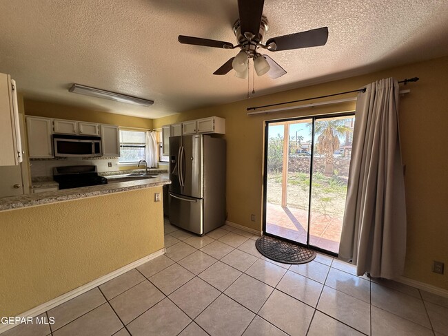 Building Photo - 7100 Oval Rock Dr