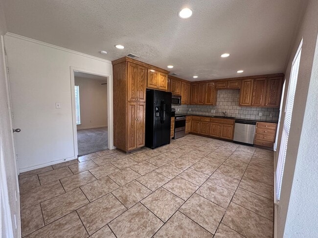 Building Photo - 5/5 House in Small Gated Community Near Ba...