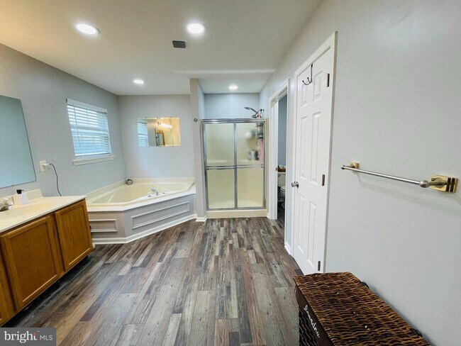 Building Photo - 728 Slate Hill Dr