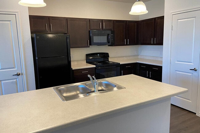 Building Photo - Maywood Villas