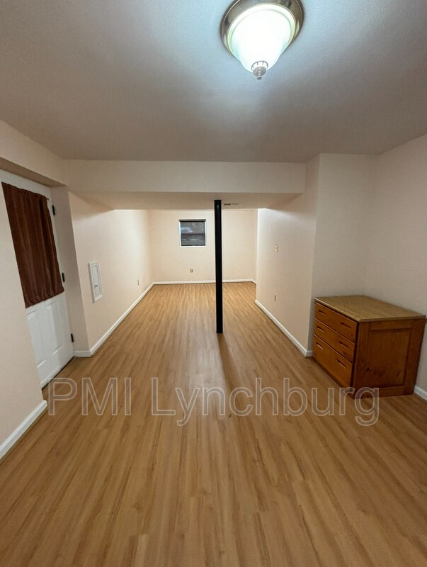 Building Photo - 107 Mountainview Dr