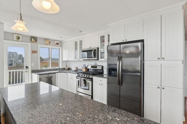 Building Photo - 572 Ocean Ave