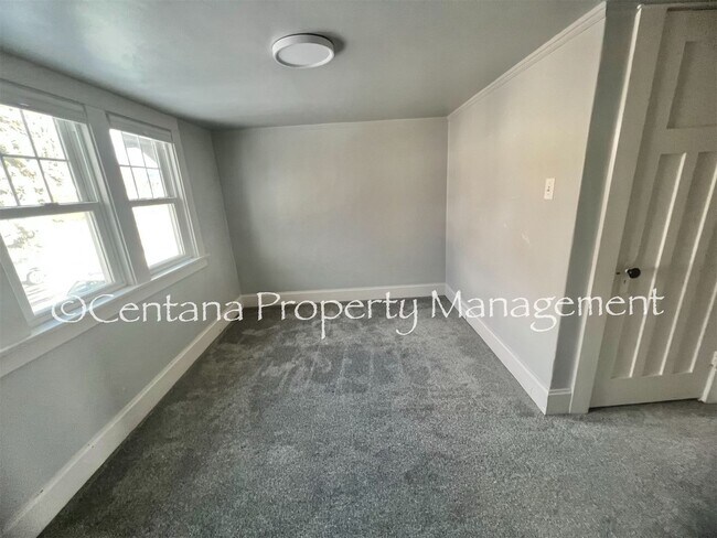 Building Photo - 1320 W Gold St