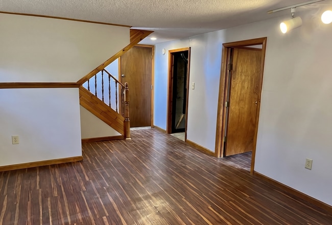 Building Photo - Coming Soon! Spacious 3-bedroom, 2-bathroom home in the highly sought-after Blue Springs area!