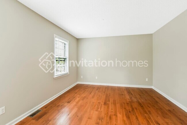 Building Photo - 7311 Canyon Dr