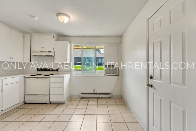 Building Photo - 2233 S 200 W
