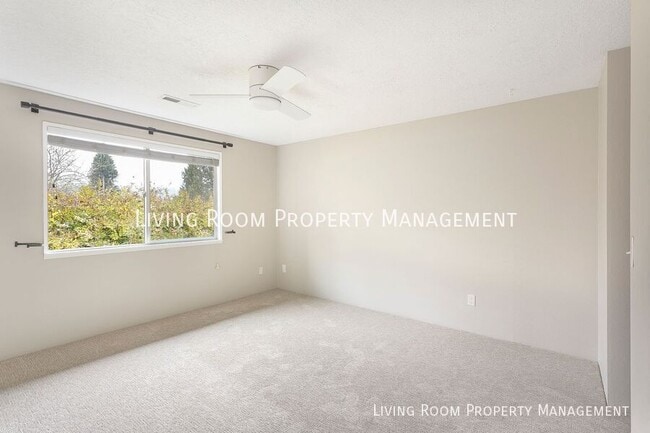 Building Photo - 12233 SE River Rd