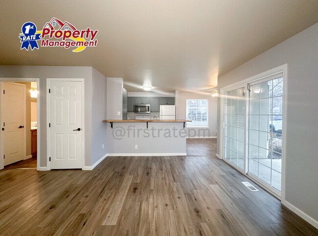 Building Photo - 10042 W Garverdale Ln