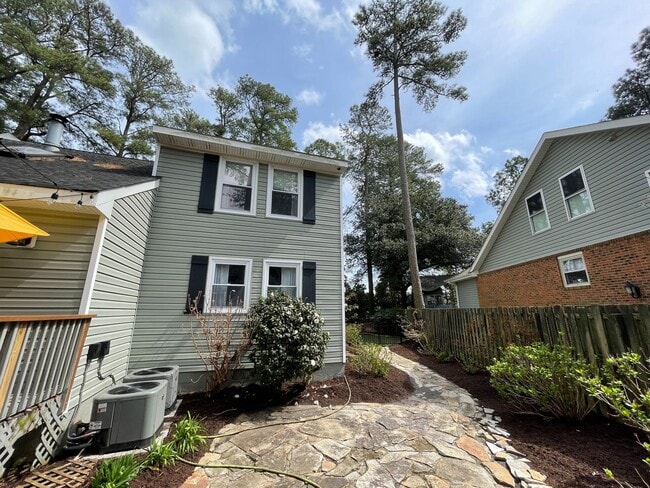 Building Photo - Spacious 6 bedroom home in Virginia Beach