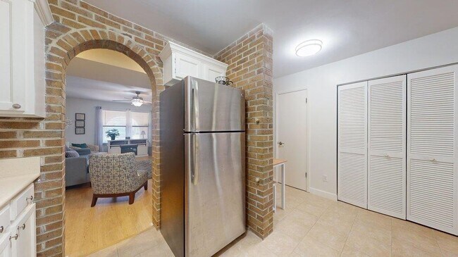 Building Photo - 616 Bowers Ln