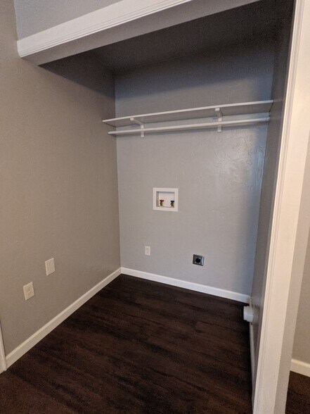 Washer/dryer closet - 4324 NW 16th St