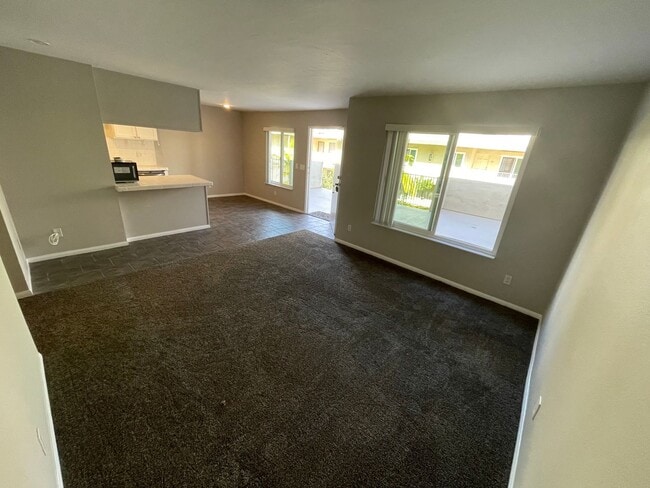 Building Photo - Bright 2bd/2bth in Quiet Del Mar Gated Community