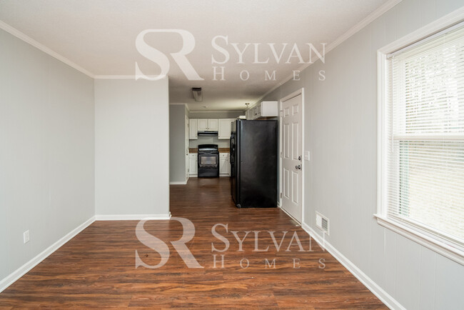 Building Photo - Charming 3 BR, 2 BA home is move-in ready