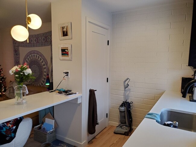 Building Photo - Remington1705 (KC-JF-NB)