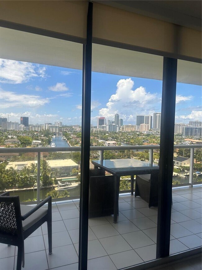 Building Photo - 3640 Yacht Club Dr
