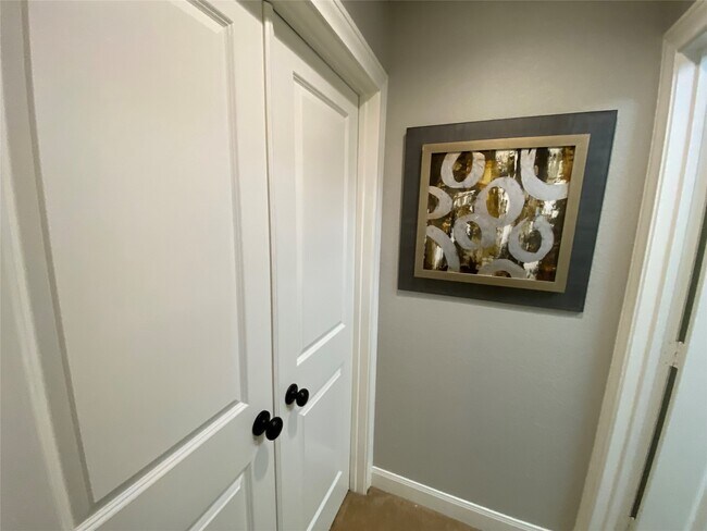 Building Photo - 5159 Oasis Park Ln