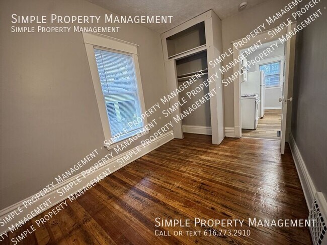 Building Photo - 1036 Lafayette Ave NE