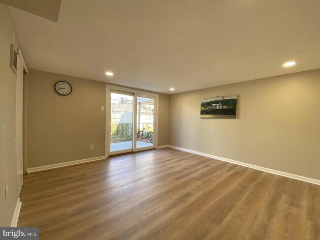Building Photo - 12639 Biscayne Dr