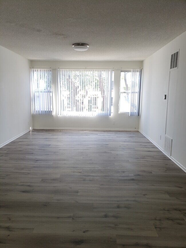 Building Photo - 329 California Ave