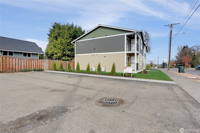 Building Photo - 3302 McKinley Ave