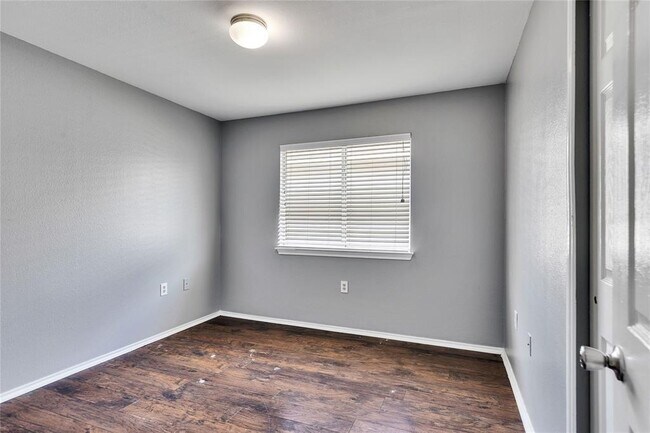 Building Photo - 12420 Sky Harbor Dr