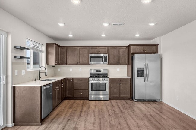 Building Photo - Beautiful 2022 Built Home With Views!