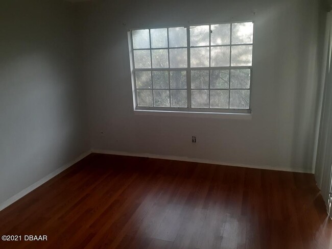 Building Photo - 313 Dirksen Dr