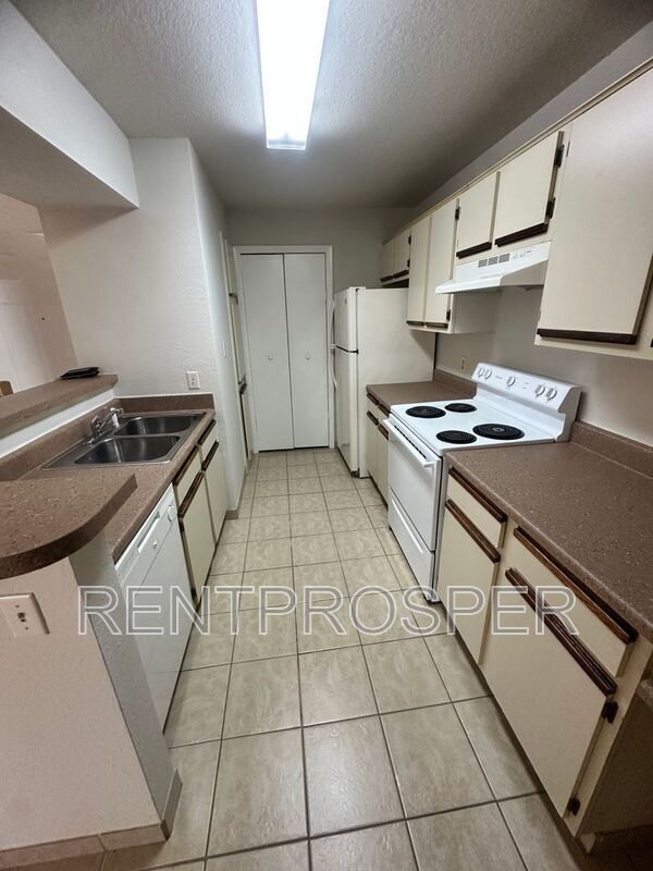 Building Photo - 4225 Thornbriar Ln
