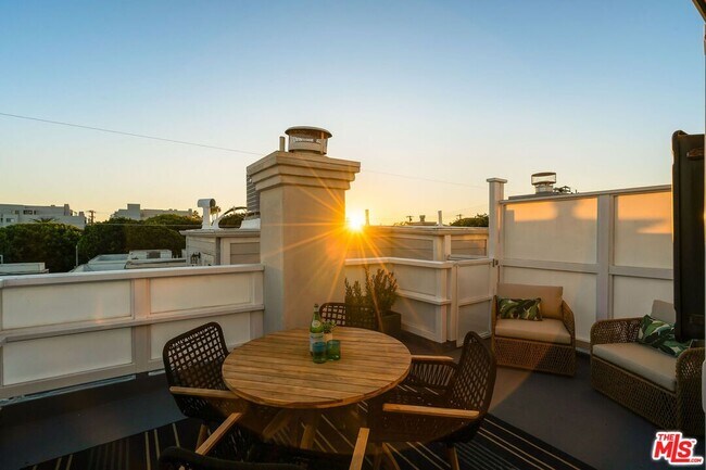 Building Photo - 2622 2nd St