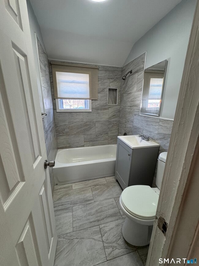 Building Photo - 117 Dupont Pl